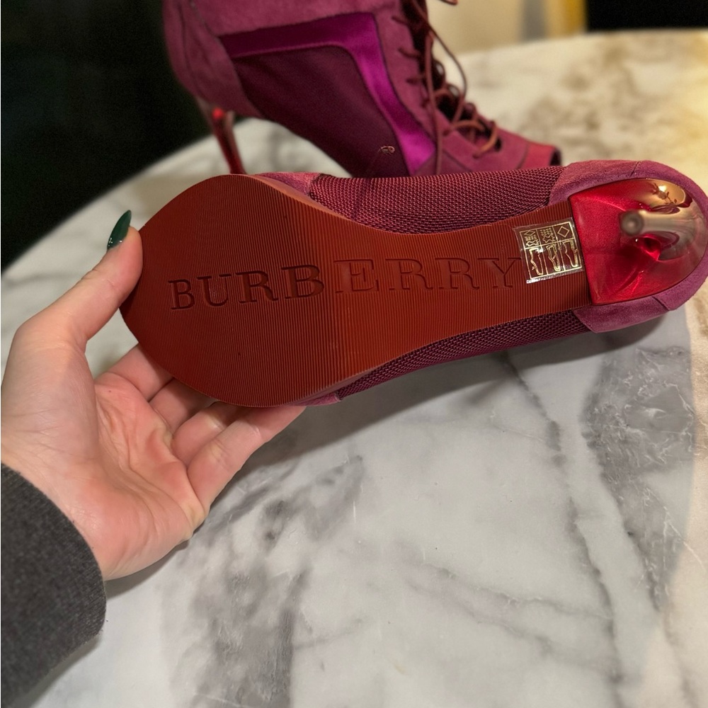 BURBERRY STILETTOS - Picture 2 of 3